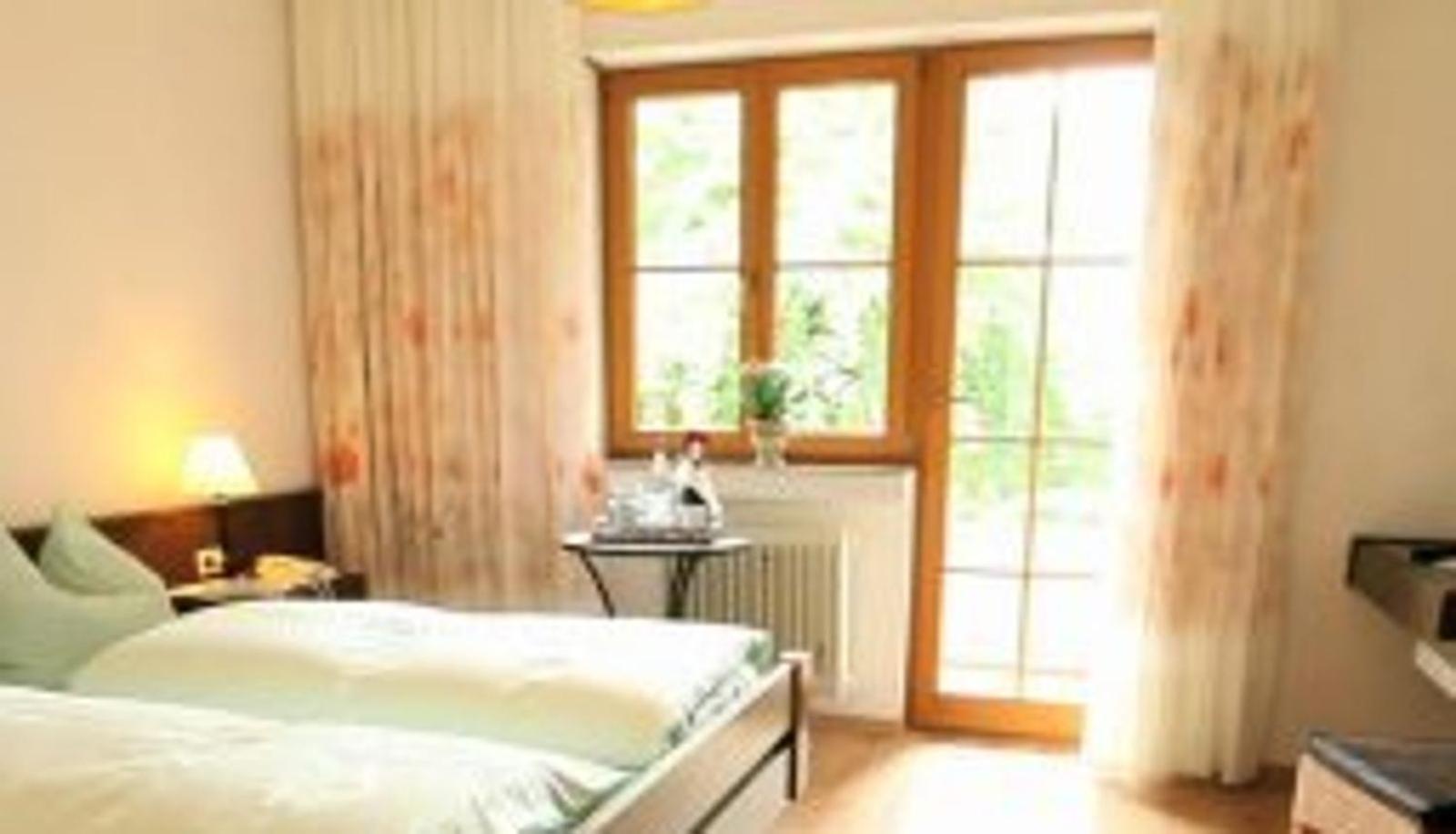 Gasthof Zur Rose Вайнхайм Екстериор снимка